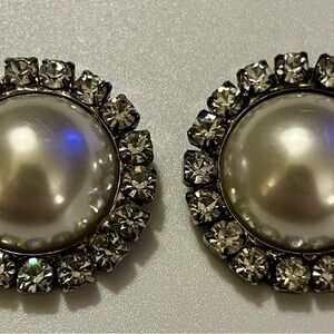 Nancy Katz Pearl center clip on earrings